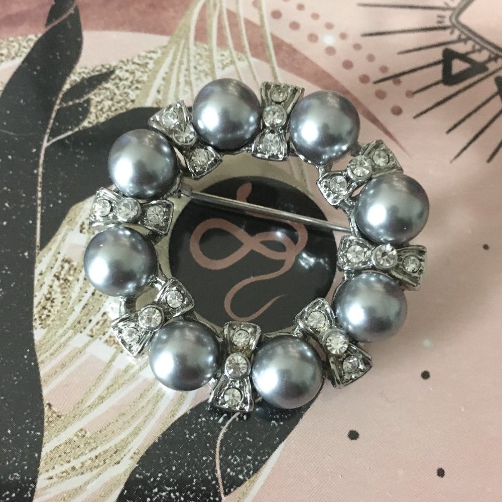 VTG 90s Silver Pearl Rhinestone Brooch Ornate Victorian Style Costume Pin